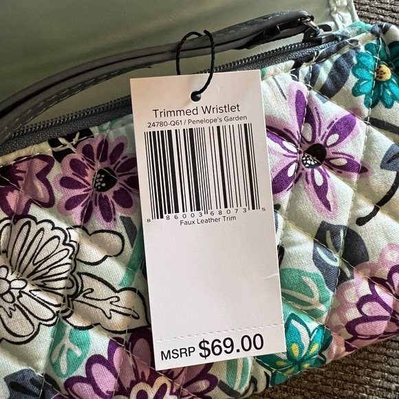 Vera Bradley wristlet! BNWT Penelope’s Garden - Picture 5 of 5